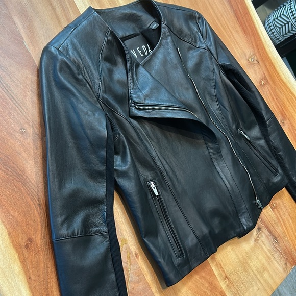 Veda Classic Black Leather Jacket - Picture 4 of 14